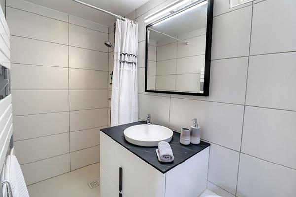 A VENDRE - Villa sur les hauteurs de Draguignan avec 2500 m² de terrain, piscine et garage