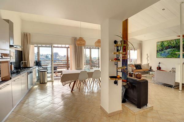 A VENDRE - Villa sur les hauteurs de Draguignan avec 2500 m² de terrain, piscine et garage