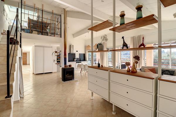 A VENDRE - Villa sur les hauteurs de Draguignan avec 2500 m² de terrain, piscine et garage