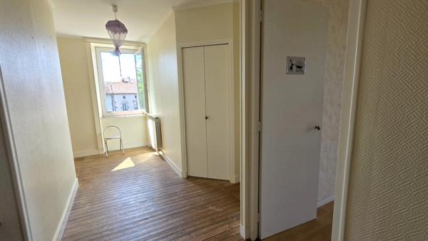 Maison Familiale de 9 chambres avec Grange et Jardin - Centre-Bourg - Calme et Tranquilité