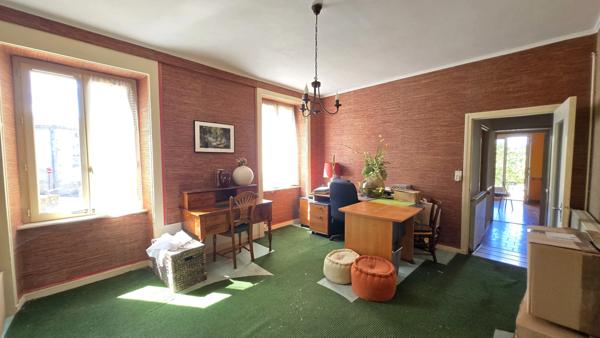 Maison Familiale de 9 chambres avec Grange et Jardin - Centre-Bourg - Calme et Tranquilité