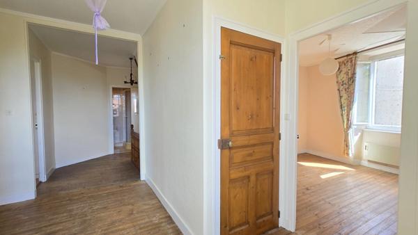 Maison Familiale de 9 chambres avec Grange et Jardin - Centre-Bourg - Calme et Tranquilité