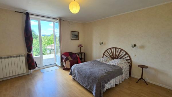 Maison Familiale de 9 chambres avec Grange et Jardin - Centre-Bourg - Calme et Tranquilité