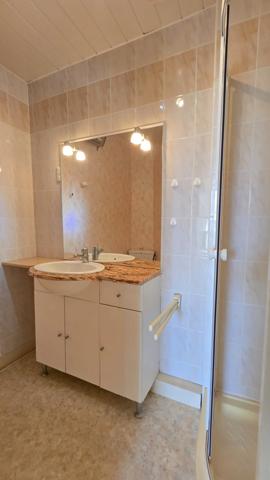 Maison Familiale de 9 chambres avec Grange et Jardin - Centre-Bourg - Calme et Tranquilité