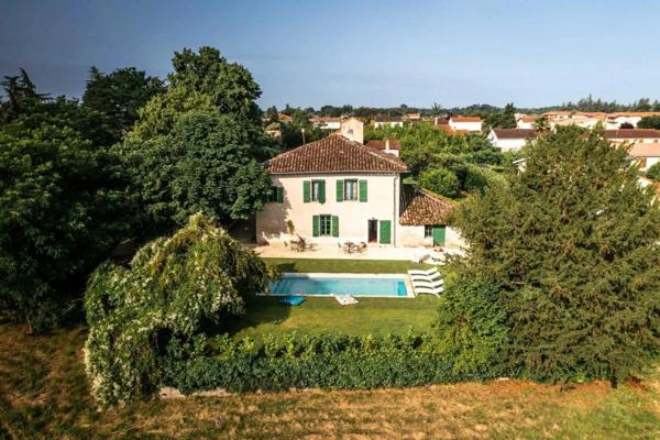 Maison de caractère rénovée à Nègrepelisse – 237 m², 7 chambres, piscine chauffée