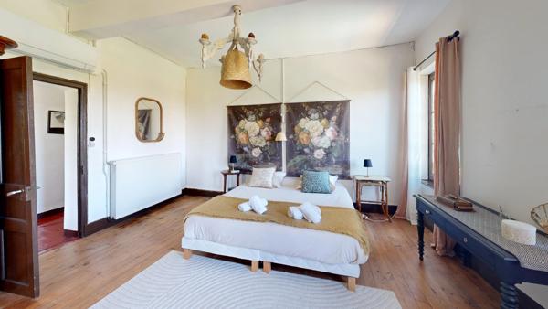 Maison de caractère rénovée à Nègrepelisse – 237 m², 7 chambres, piscine chauffée
