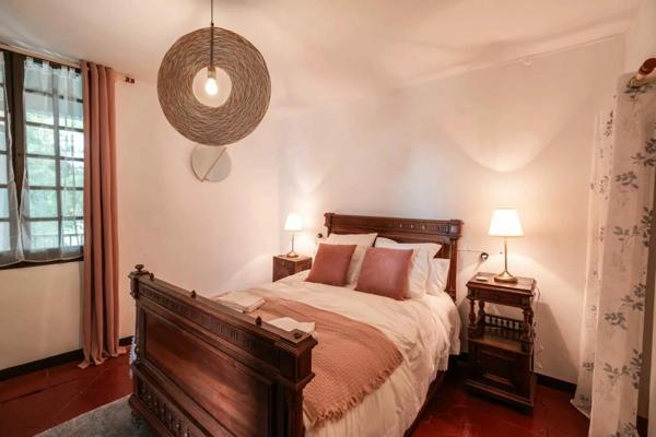 Maison de caractère rénovée à Nègrepelisse – 237 m², 7 chambres, piscine chauffée