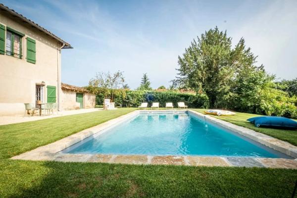 Maison de caractère rénovée à Nègrepelisse – 237 m², 7 chambres, piscine chauffée