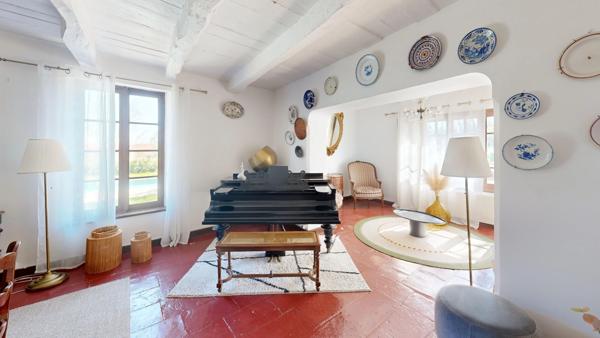 Maison de caractère rénovée à Nègrepelisse – 237 m², 7 chambres, piscine chauffée