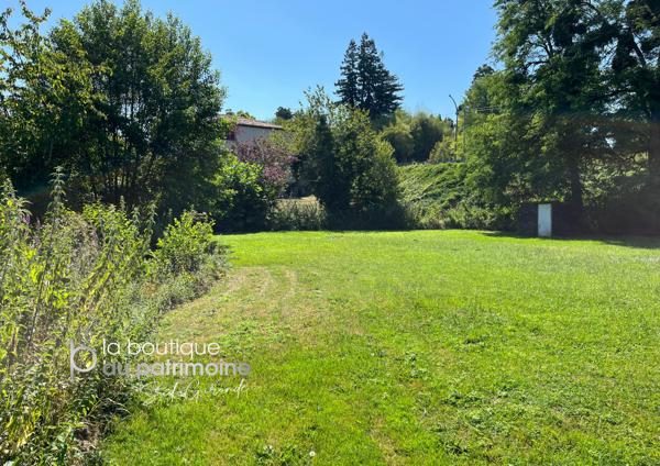 Terrain constructible de 2 635 m²