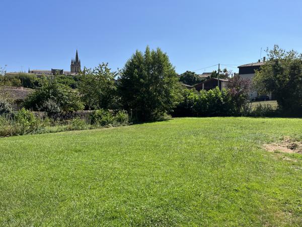 Terrain constructible de 2 635 m²