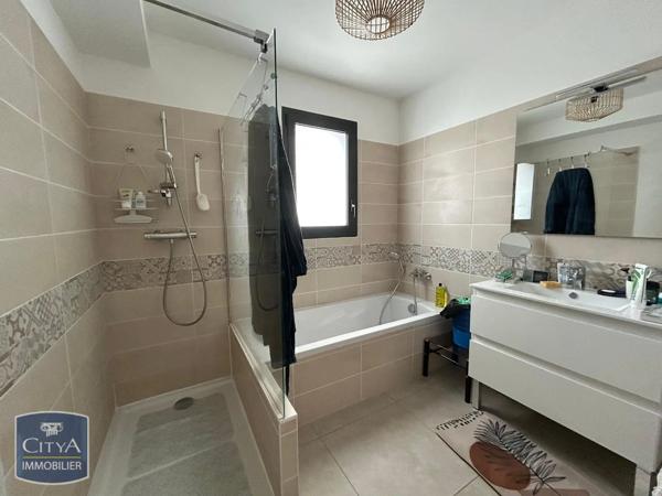 Appartement à louer 3 pièces 86.98m² Orange (84100)