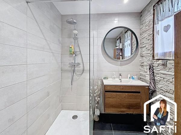 Maison familiale avec jardin, piscine et superbe vue sur le Vercors.