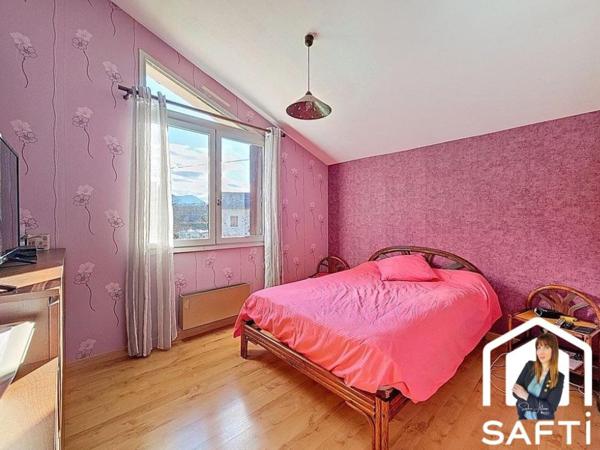 Maison familiale avec jardin, piscine et superbe vue sur le Vercors.