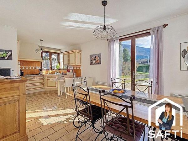 Maison familiale avec jardin, piscine et superbe vue sur le Vercors.
