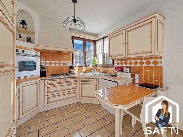 Maison familiale avec jardin, piscine et superbe vue sur le Vercors.