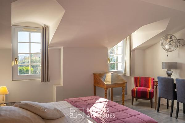 Manoir du 19e siècle et ses dépendances avec vue panoramique