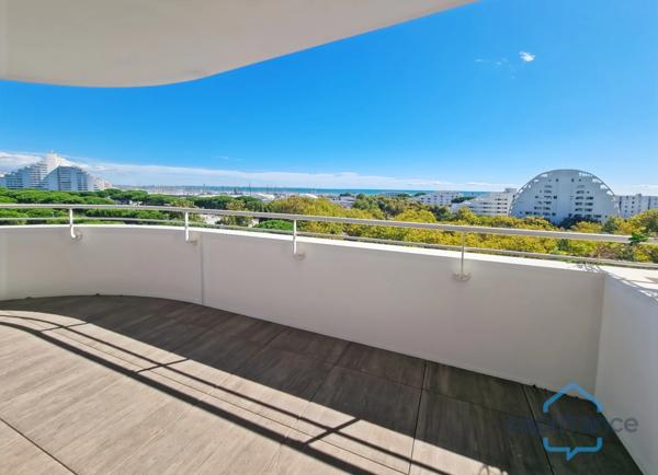 Appartement de prestige 3 pièces - Terrasse de 44m² avec vue mer - Parking
