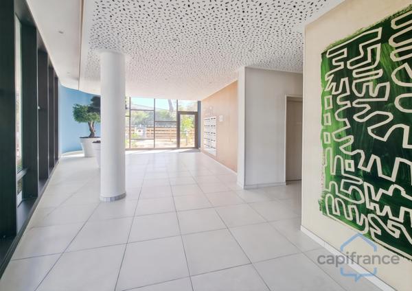 Appartement de prestige 3 pièces - Terrasse de 44m² avec vue mer - Parking