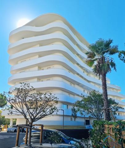 Appartement de prestige 3 pièces - Terrasse de 44m² avec vue mer - Parking