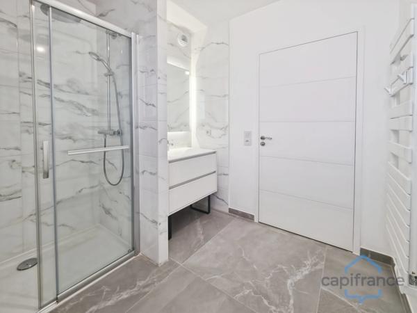 Appartement de prestige 3 pièces - Terrasse de 44m² avec vue mer - Parking