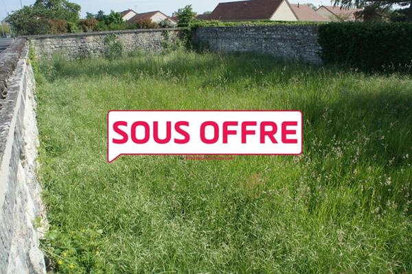 TERRAIN CONSTRUCTIBLE 897 M² CLOS DE MUR A VIABILISER