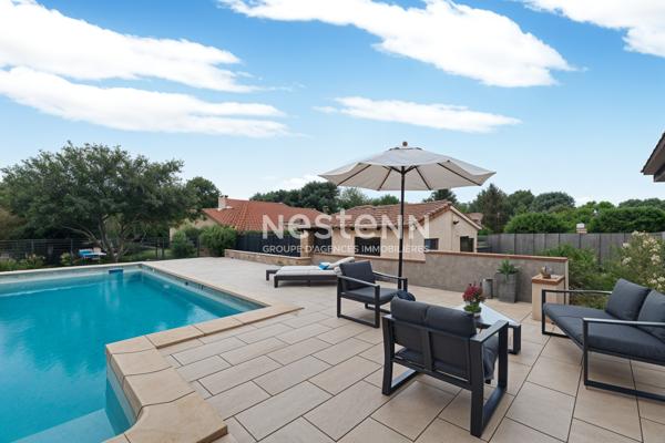 A VENDRE - ROQUETTES - Maison T5 de 130m² avec double garage, caves et piscine