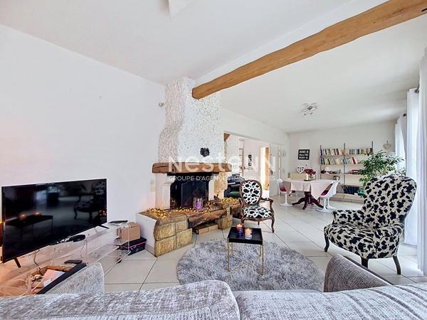 A VENDRE - ROQUETTES - Maison T5 de 130m² avec double garage, caves et piscine