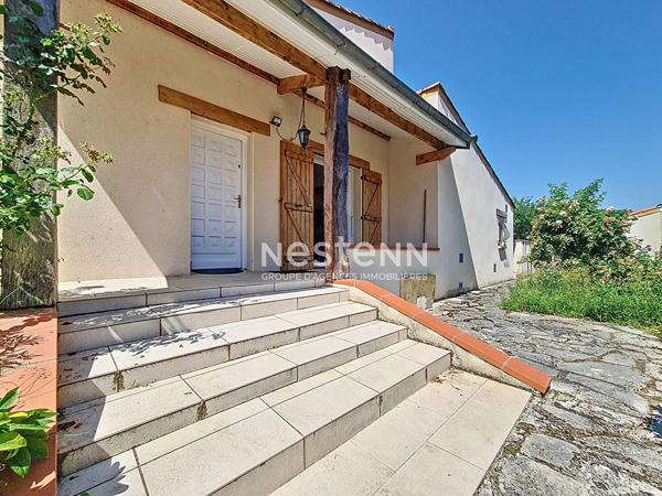 A VENDRE - ROQUETTES - Maison T5 de 130m² avec double garage, caves et piscine