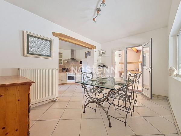 A VENDRE - ROQUETTES - Maison T5 de 130m² avec double garage, caves et piscine