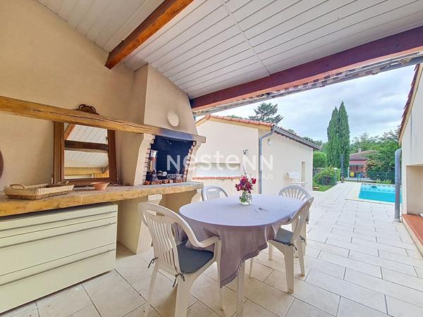 A VENDRE - ROQUETTES - Maison T5 de 130m² avec double garage, caves et piscine