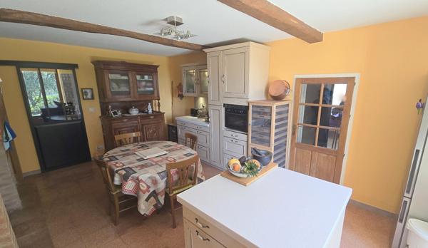 Maison L Isle Jourdain 240 m2 sur un terrain arboré de 4075m², garages, piscine, vue imprenable