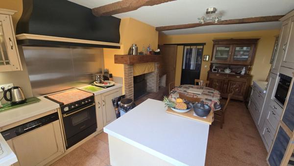 Maison L Isle Jourdain 240 m2 sur un terrain arboré de 4075m², garages, piscine, vue imprenable