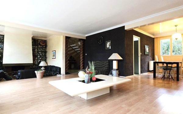 Maison à vendre    7 pièces •  Villecresnes