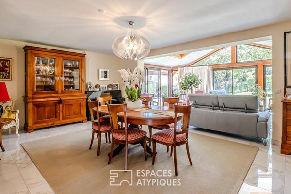 Villa familiale au coeur d’un environnement arboré