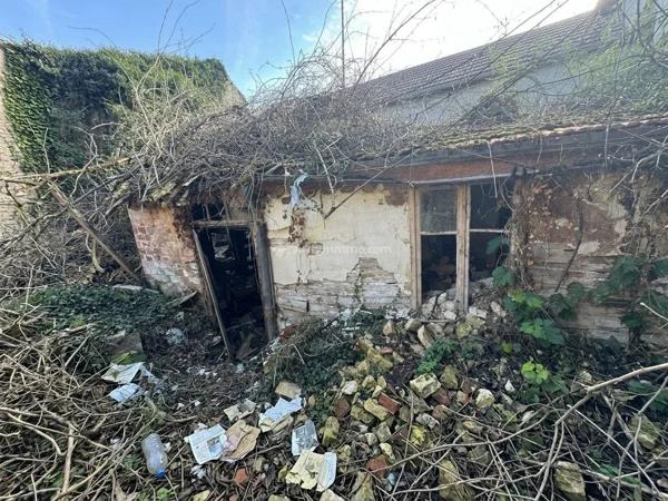 Vente                                                      Maison de ville
                        
                     5 pièces                      124 m2                     à Neufchâteau