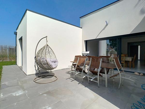 Maison moderne neuve de plain pied