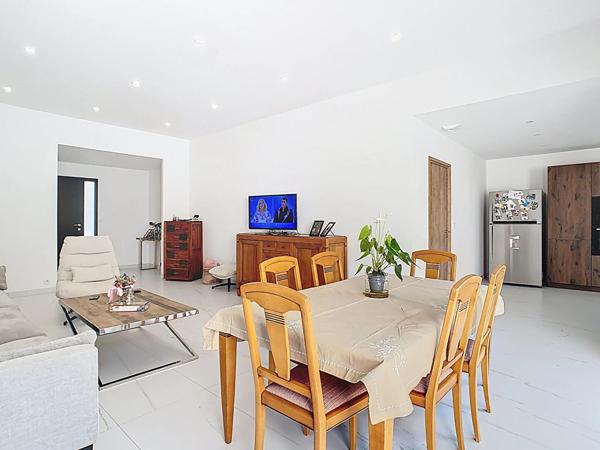 Maison moderne neuve de plain pied