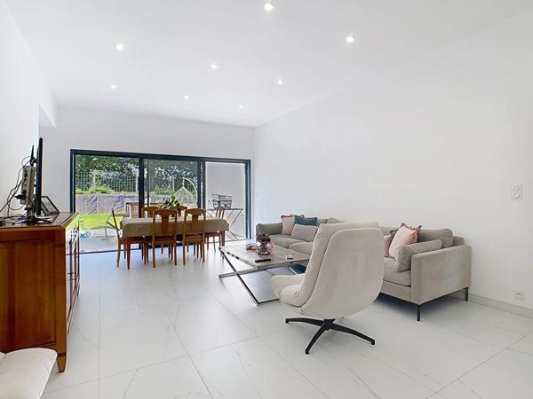 Maison moderne neuve de plain pied