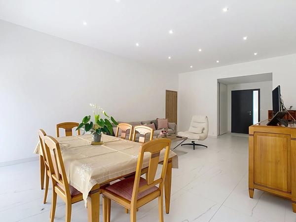 Maison moderne neuve de plain pied