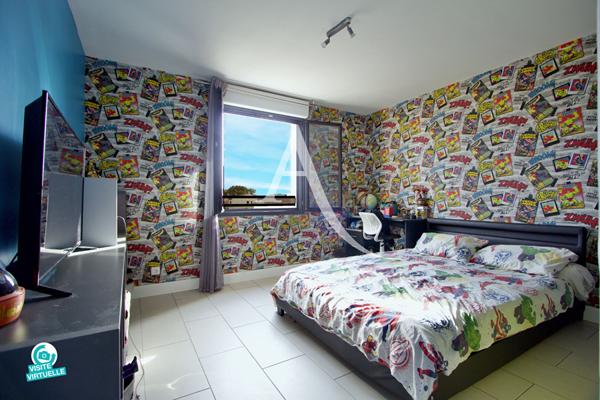 LATTES - QUARTIER TRÈS RECHERCHÉ - VILLA INDIVIDUELLE RÉNOVÉE - 145 M² - 3 CHAMBRES - POSSIBILITÉ 4 ÈME CHAMBRE - TERRASSE - GARAGE - PARCELLE de 590 M² PISCINABLE.