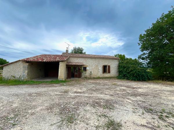 A 5 minutes de Monflanquin et 15 mn de Villeneuve sur Lot, en campagne, sans voisin proche, cette maison en pierres de plain pied plaira à qui veut vivre tranquille à la campagne ! Sa surface de 57,60 m² offre une grand séjour avec coin cuisine et poële , Montagnac sur lede