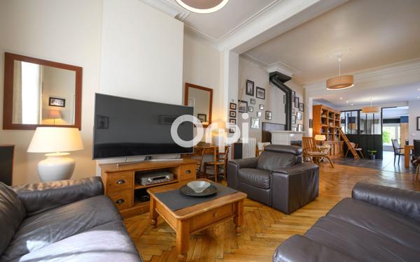 Maison à vendre    8 pièces • 220 m2 Merville