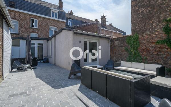 Maison à vendre    8 pièces • 220 m2 Merville