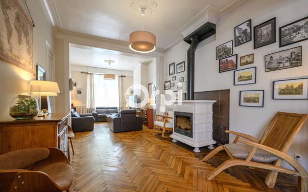 Maison à vendre    8 pièces • 220 m2 Merville