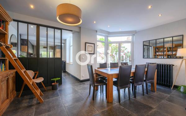 Maison à vendre    8 pièces • 220 m2 Merville