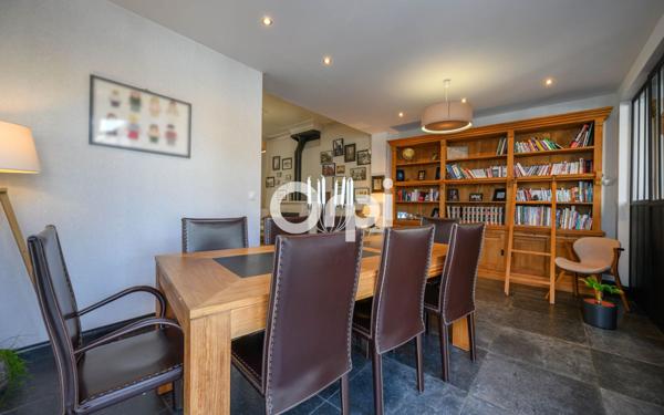 Maison à vendre    8 pièces • 220 m2 Merville