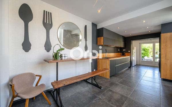 Maison à vendre    8 pièces • 220 m2 Merville