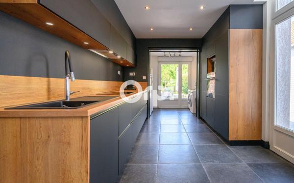 Maison à vendre    8 pièces • 220 m2 Merville