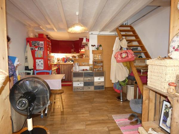 Pavillon individuel entièrement rénové avec jardin et place de parking